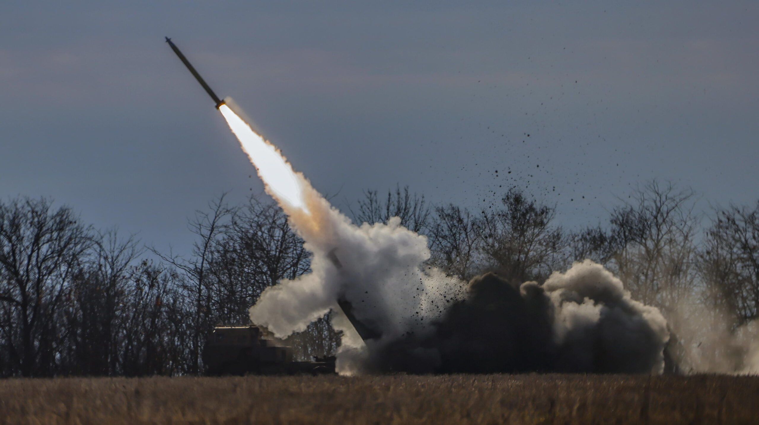 nuova-raffica-di-aiuti-militari-usa-per-l'ucraina.-nel-pacchetto-da-2-miliardi-anche-i-razzi-a-lungo-raggio