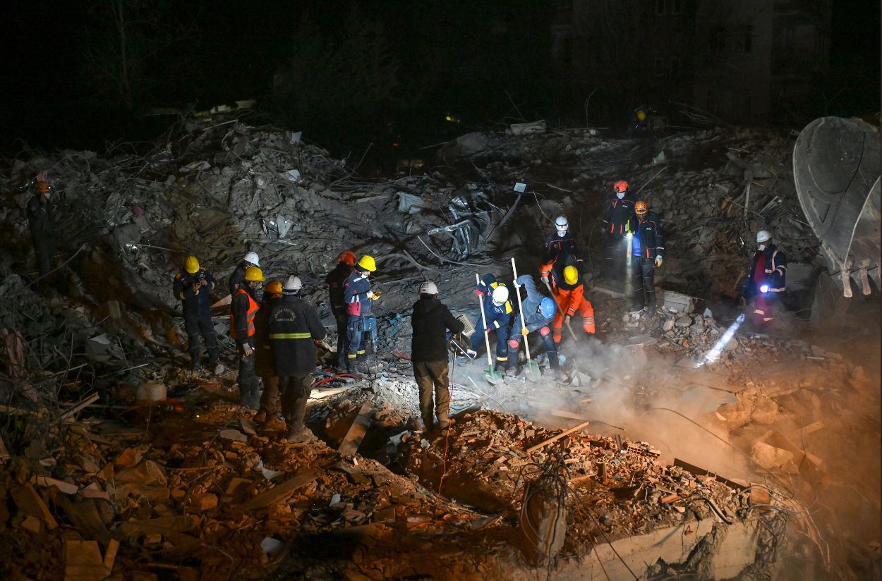 terremoto-in-turchia,-la-donna-di-77-anni-salvata-dopo-212-ore-sotto-le-macerie-–-il-video