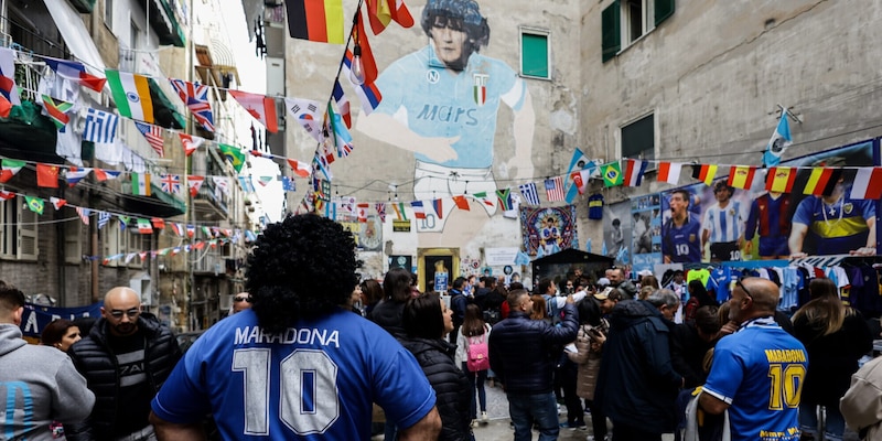 maradona,-furto-shock-a-napoli:-rubato-il-quadro-del-piede-sinistro!