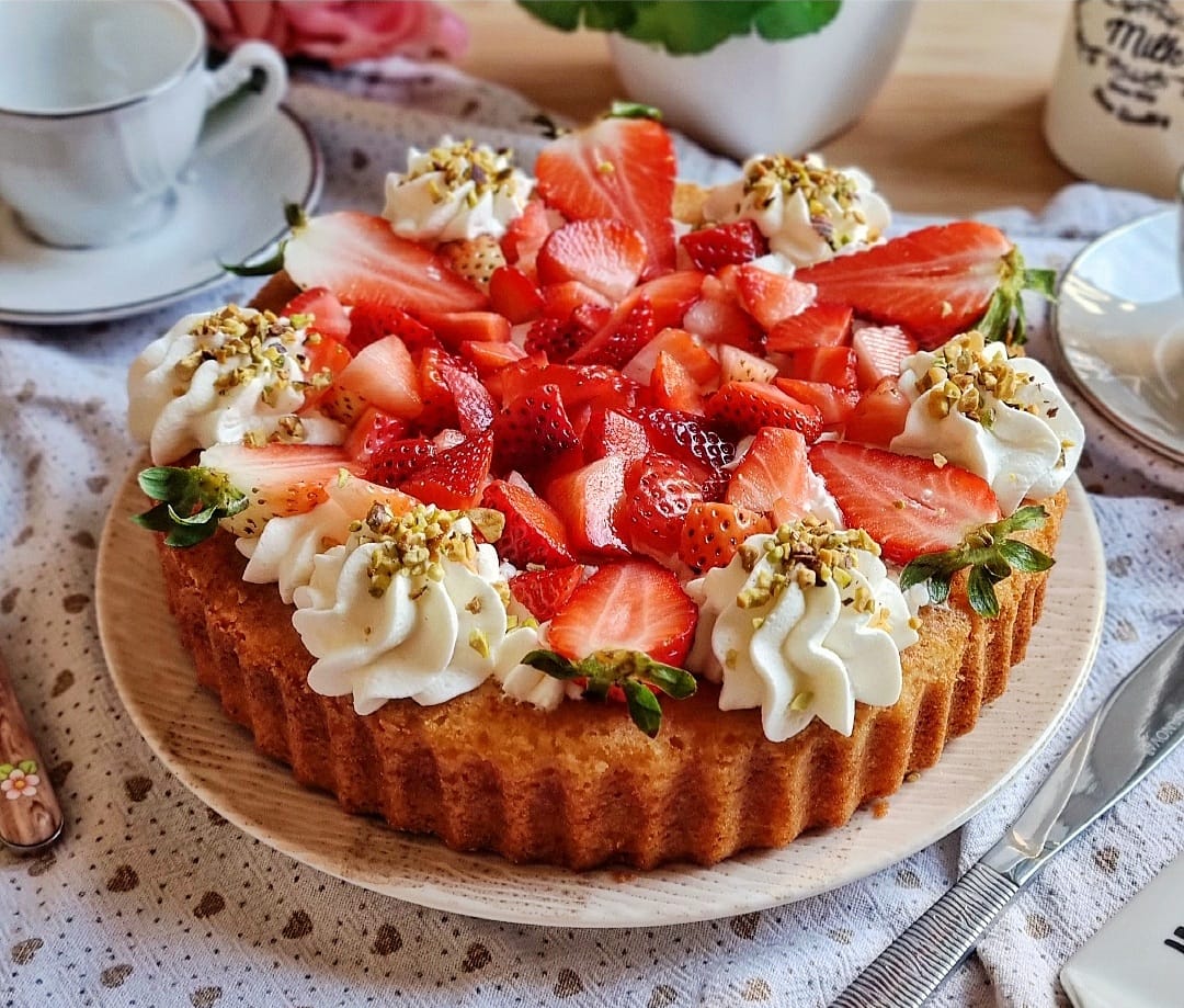 crostata-morbida-meraviglia-con-panna-e-fragole-dolce-facile-e-goloso-|-cucinare-e-come-amare