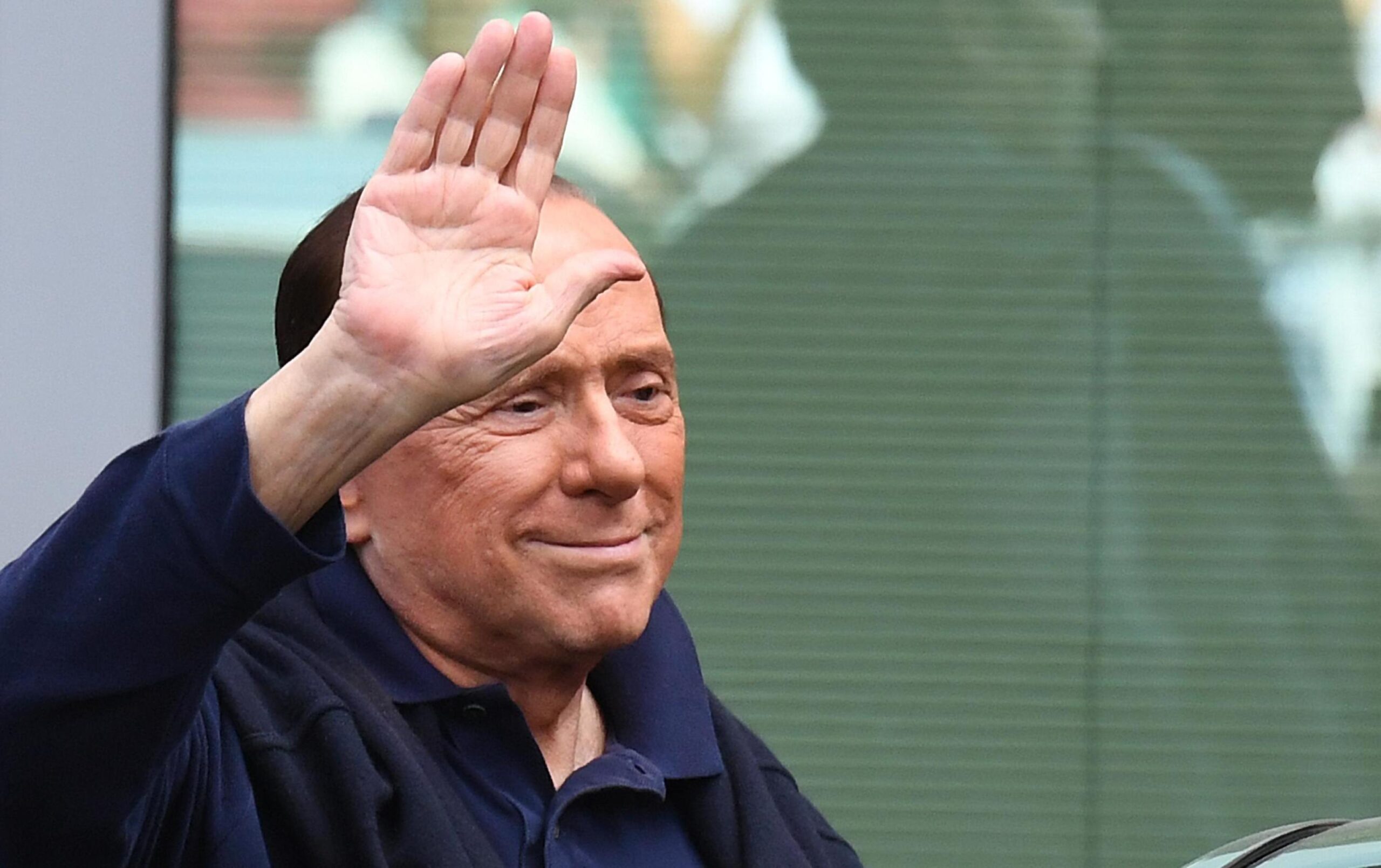 «il-primo-ministro-playboy»:-come-la-stampa-estera-sta-dando-la-notizia-della-leucemia-di-berlusconi